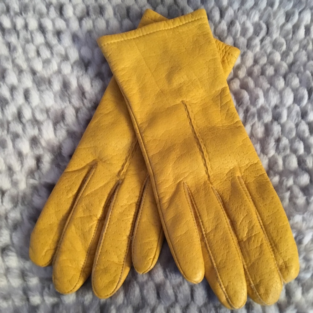 Mustard Gloves